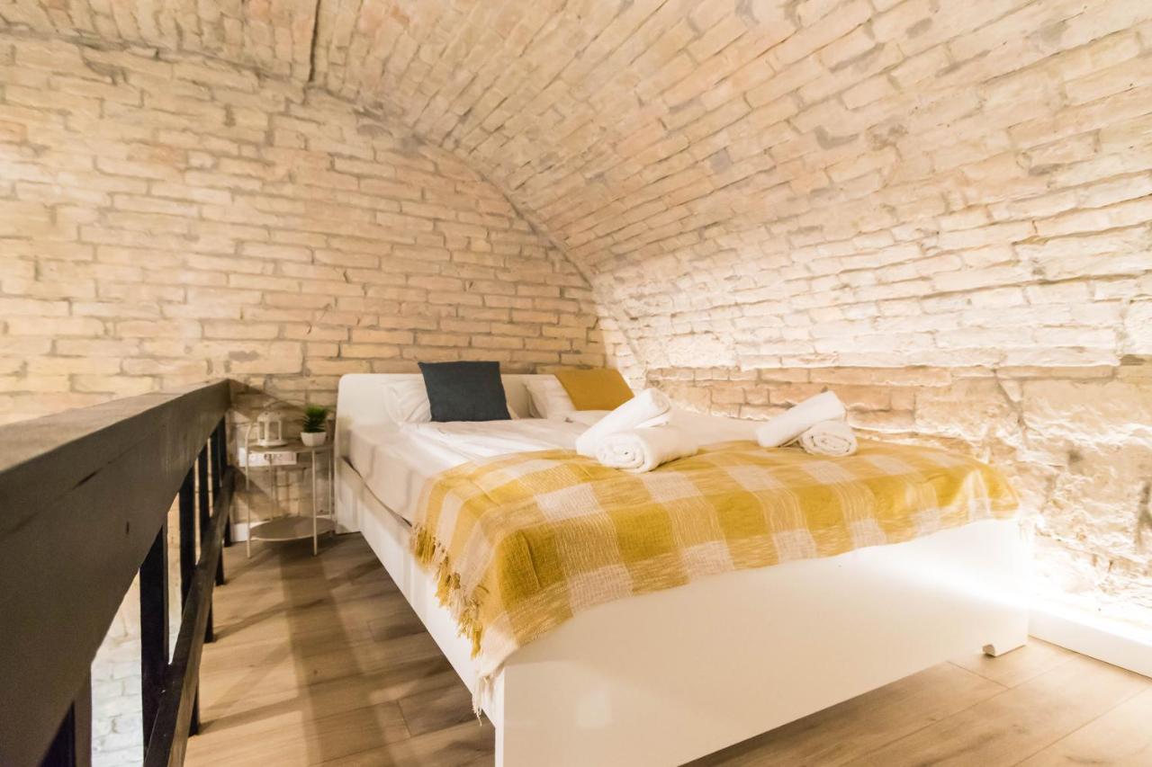 Kiraly Downtown Apartment
